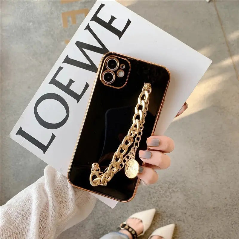 royal-black-gold-chain-case - ThePhoneCart